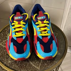 RS- X Puma athletic shoes . Size :9
